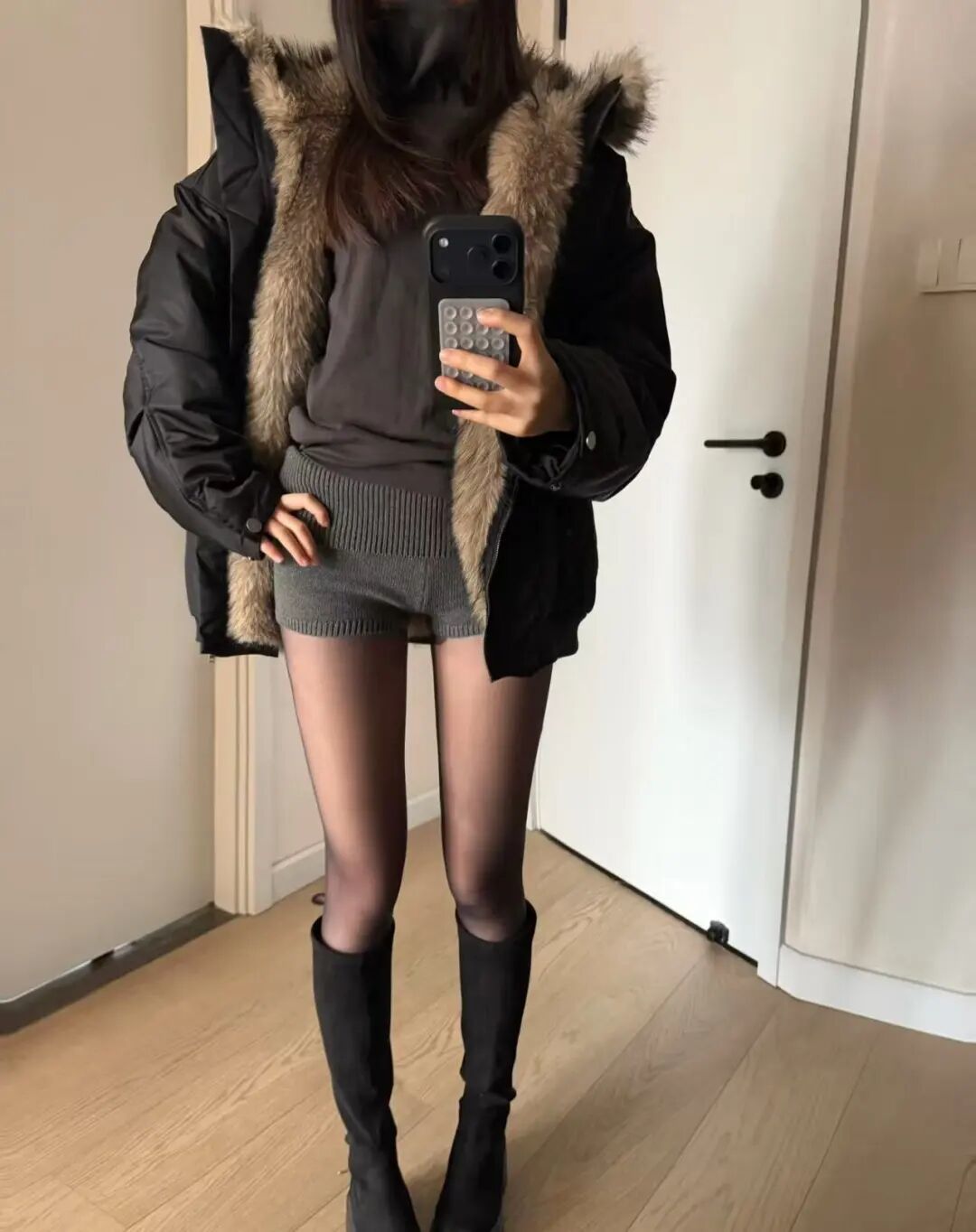 朱珠太敢穿了吧!豹纹毛毛外套+红裤子复古辣妹范儿绝了_朱珠太敢穿了吧!豹纹毛毛外套+红裤子复古辣妹范儿绝了_