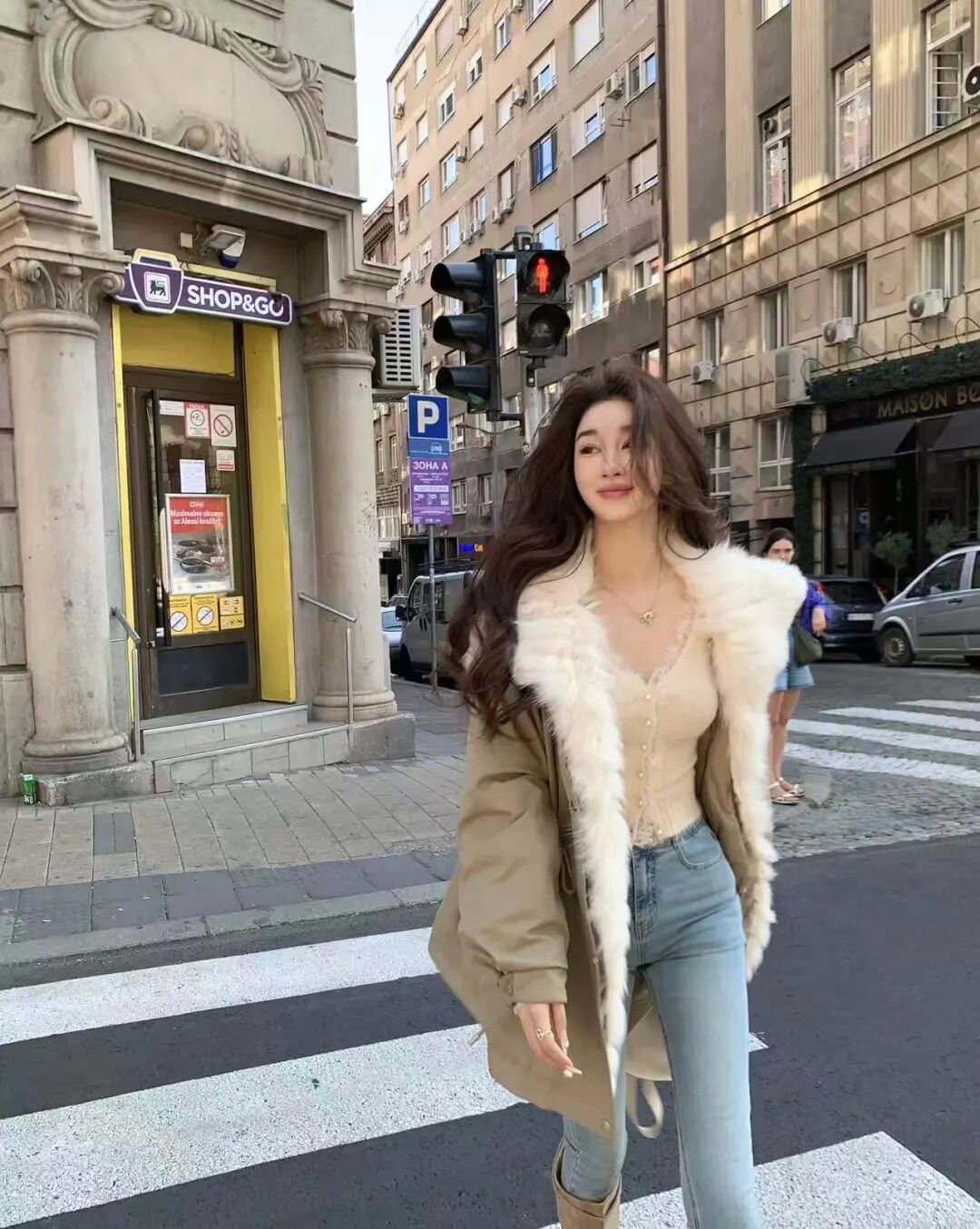 朱珠太敢穿了吧!豹纹毛毛外套+红裤子复古辣妹范儿绝了__朱珠太敢穿了吧!豹纹毛毛外套+红裤子复古辣妹范儿绝了