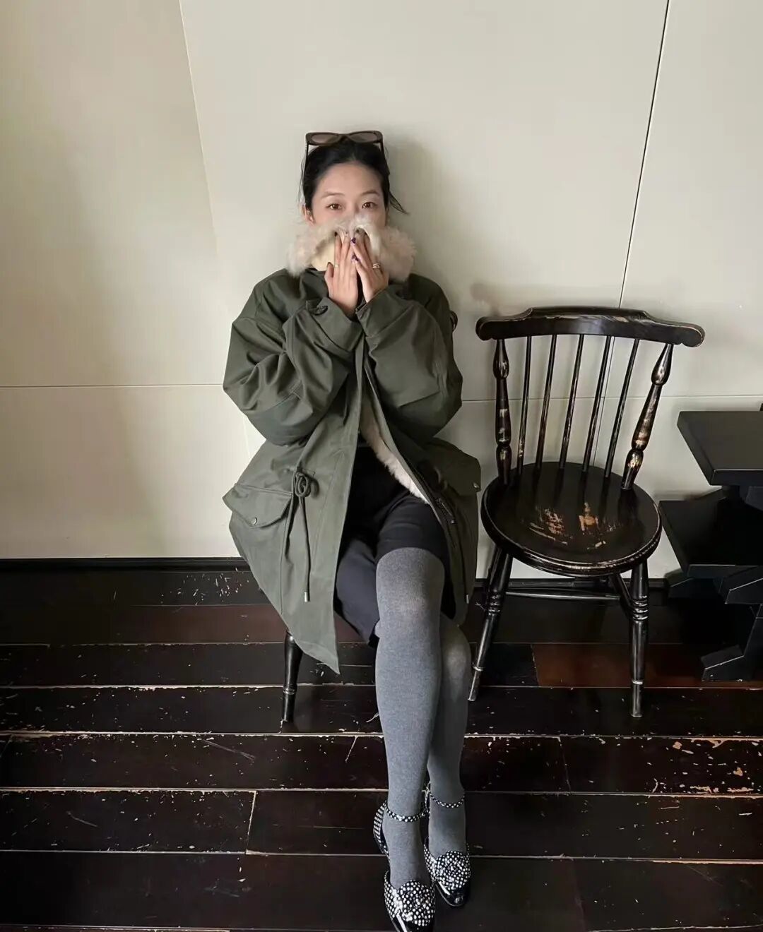 _朱珠太敢穿了吧!豹纹毛毛外套+红裤子复古辣妹范儿绝了_朱珠太敢穿了吧!豹纹毛毛外套+红裤子复古辣妹范儿绝了