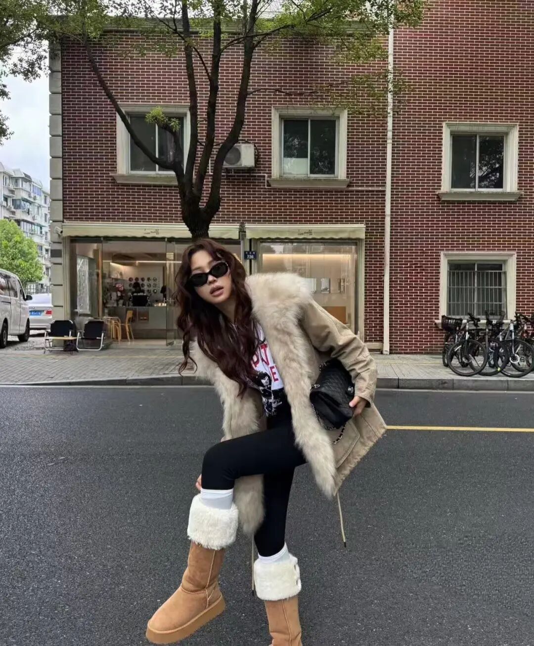 朱珠太敢穿了吧!豹纹毛毛外套+红裤子复古辣妹范儿绝了__朱珠太敢穿了吧!豹纹毛毛外套+红裤子复古辣妹范儿绝了