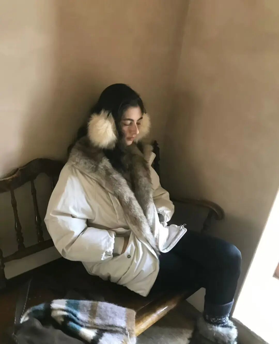 _朱珠太敢穿了吧!豹纹毛毛外套+红裤子复古辣妹范儿绝了_朱珠太敢穿了吧!豹纹毛毛外套+红裤子复古辣妹范儿绝了