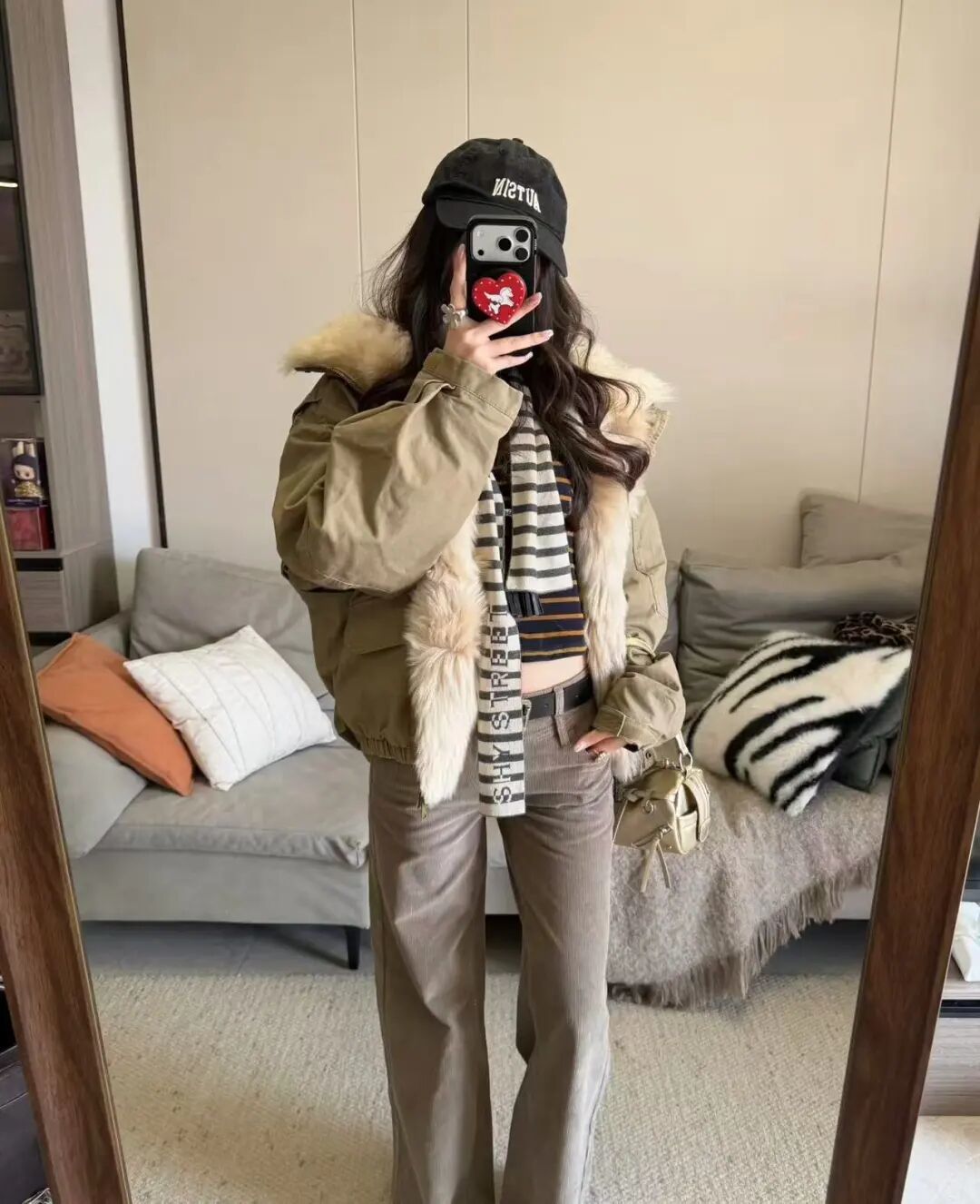 朱珠太敢穿了吧!豹纹毛毛外套+红裤子复古辣妹范儿绝了_朱珠太敢穿了吧!豹纹毛毛外套+红裤子复古辣妹范儿绝了_