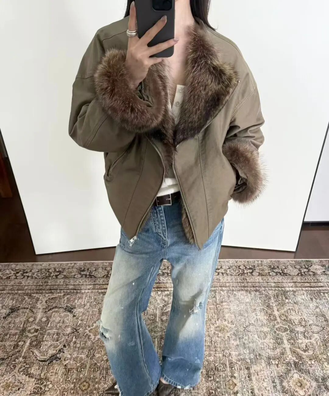 朱珠太敢穿了吧!豹纹毛毛外套+红裤子复古辣妹范儿绝了_朱珠太敢穿了吧!豹纹毛毛外套+红裤子复古辣妹范儿绝了_