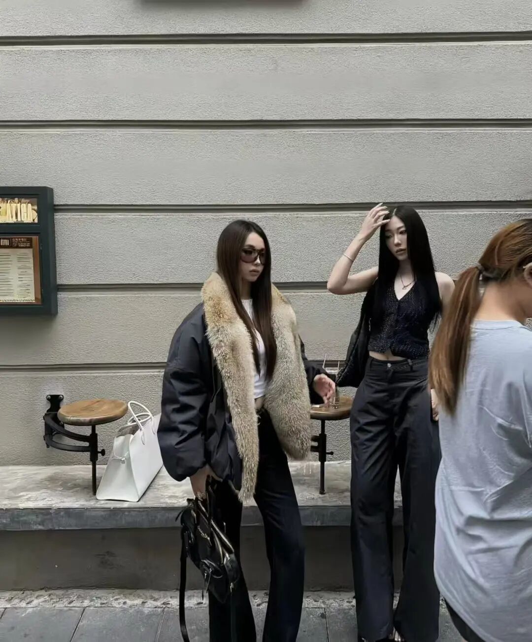 朱珠太敢穿了吧!豹纹毛毛外套+红裤子复古辣妹范儿绝了__朱珠太敢穿了吧!豹纹毛毛外套+红裤子复古辣妹范儿绝了