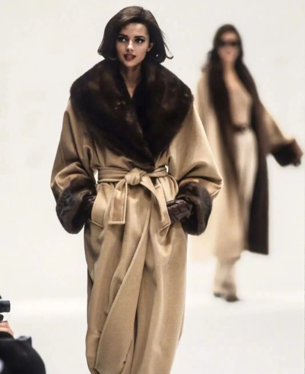 朱珠太敢穿了吧!豹纹毛毛外套+红裤子复古辣妹范儿绝了__朱珠太敢穿了吧!豹纹毛毛外套+红裤子复古辣妹范儿绝了