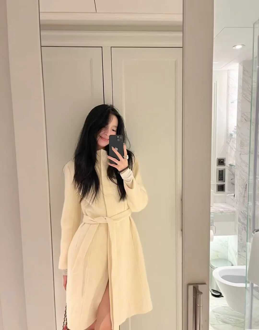 _朱珠太敢穿了吧!豹纹毛毛外套+红裤子复古辣妹范儿绝了_朱珠太敢穿了吧!豹纹毛毛外套+红裤子复古辣妹范儿绝了