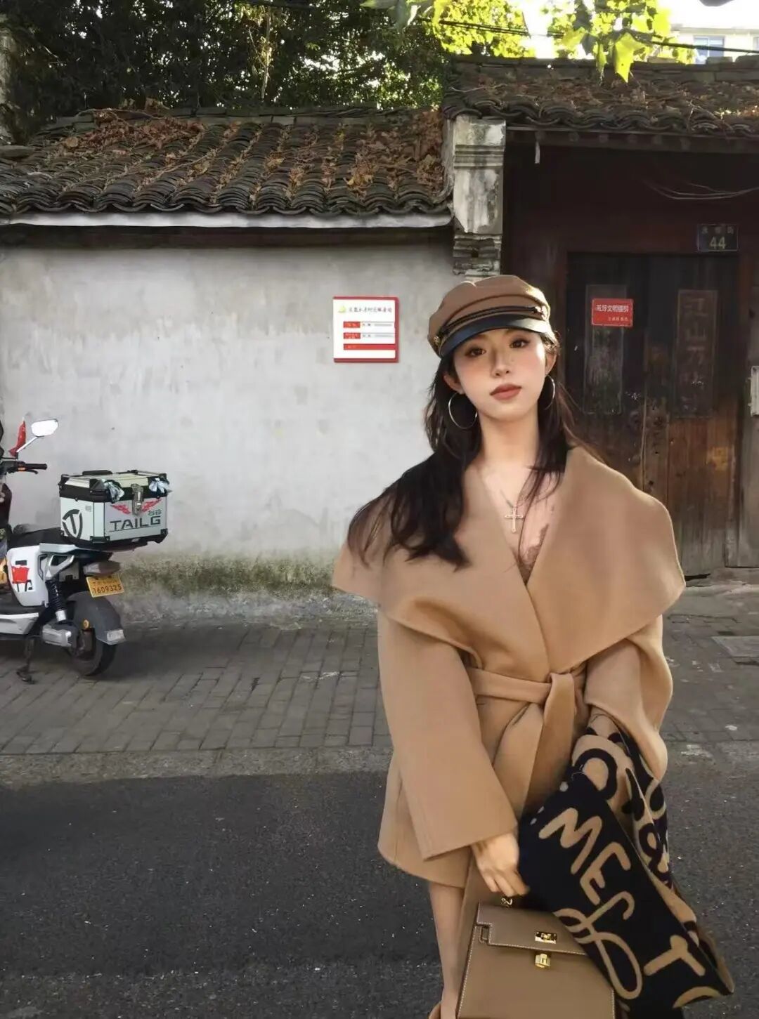 朱珠太敢穿了吧!豹纹毛毛外套+红裤子复古辣妹范儿绝了__朱珠太敢穿了吧!豹纹毛毛外套+红裤子复古辣妹范儿绝了