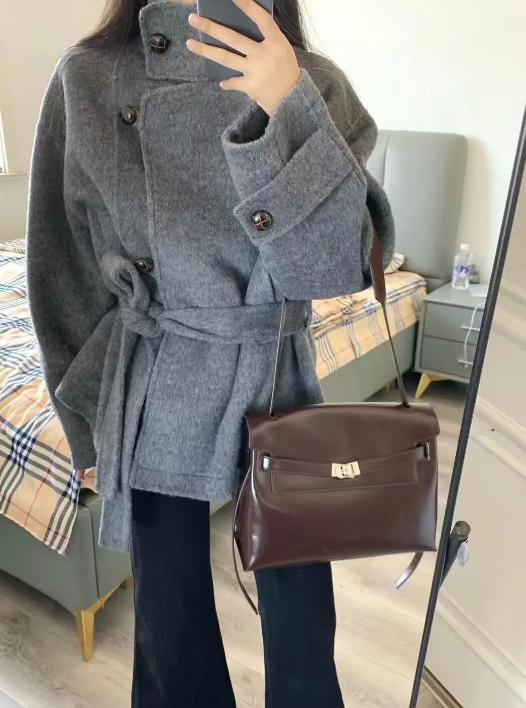 朱珠太敢穿了吧!豹纹毛毛外套+红裤子复古辣妹范儿绝了_朱珠太敢穿了吧!豹纹毛毛外套+红裤子复古辣妹范儿绝了_