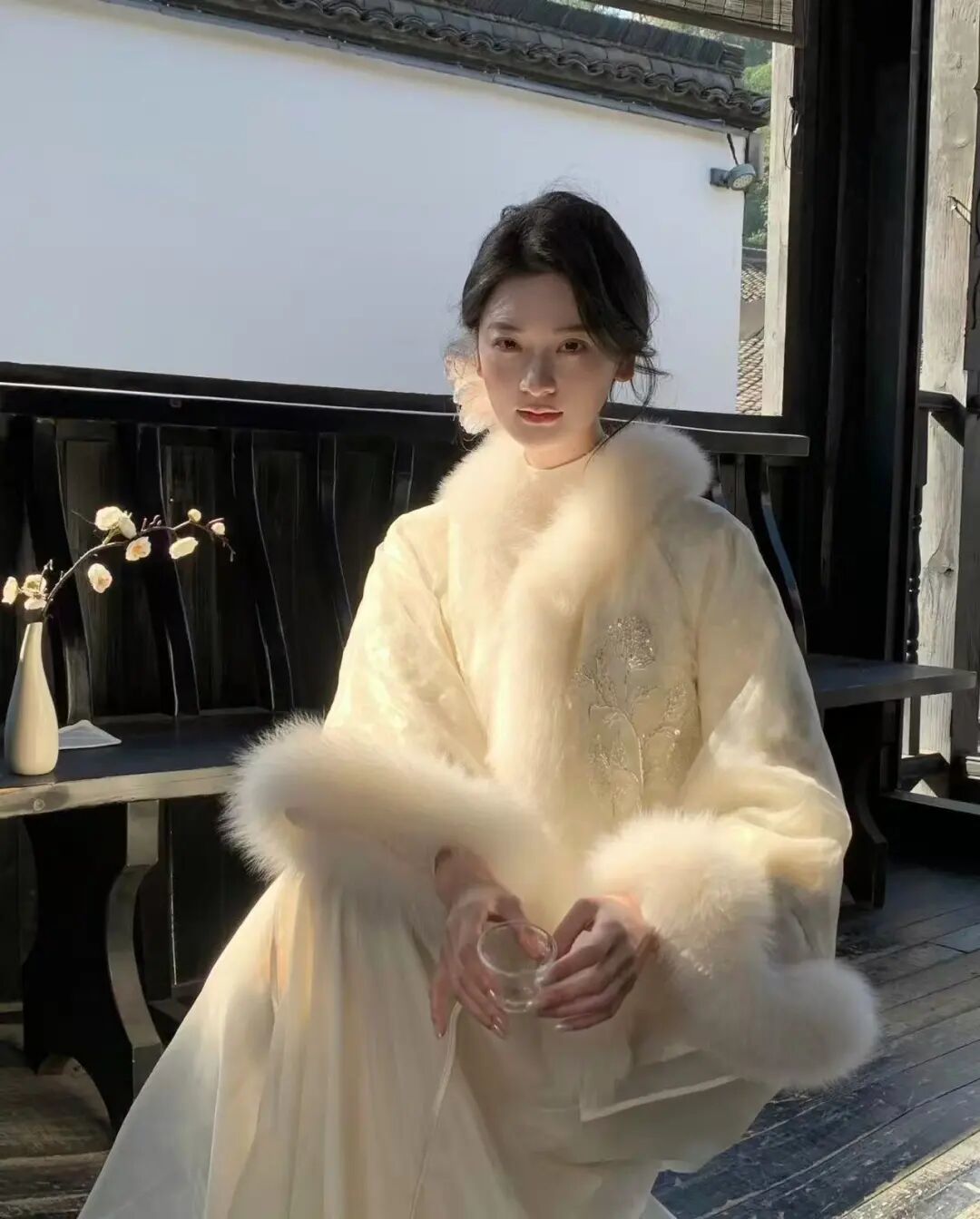 朱珠太敢穿了吧!豹纹毛毛外套+红裤子复古辣妹范儿绝了__朱珠太敢穿了吧!豹纹毛毛外套+红裤子复古辣妹范儿绝了