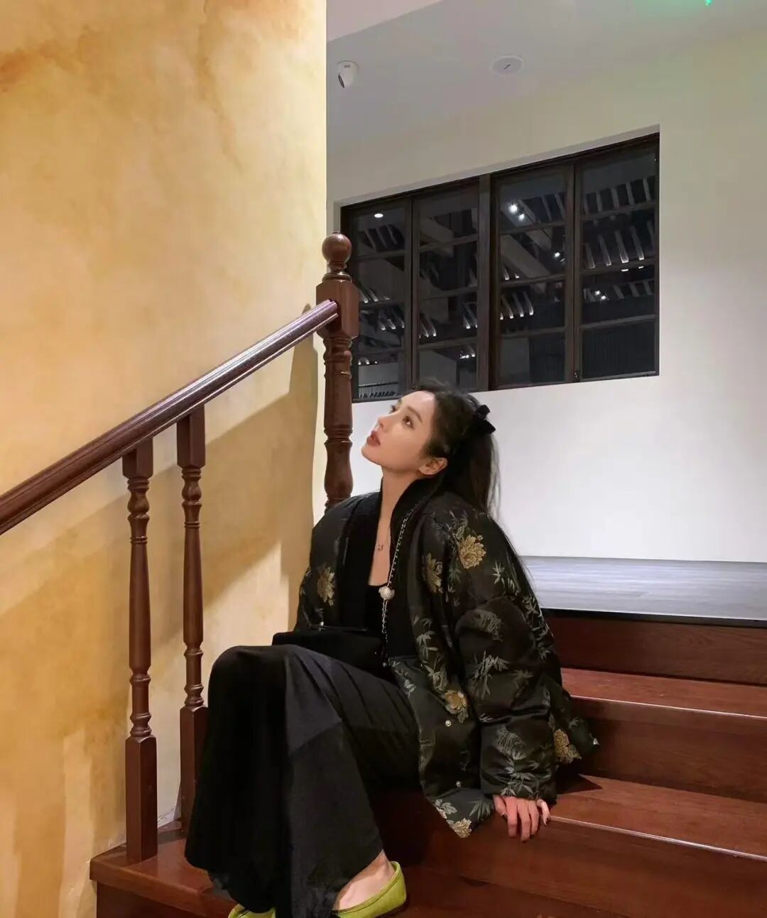 _朱珠太敢穿了吧!豹纹毛毛外套+红裤子复古辣妹范儿绝了_朱珠太敢穿了吧!豹纹毛毛外套+红裤子复古辣妹范儿绝了