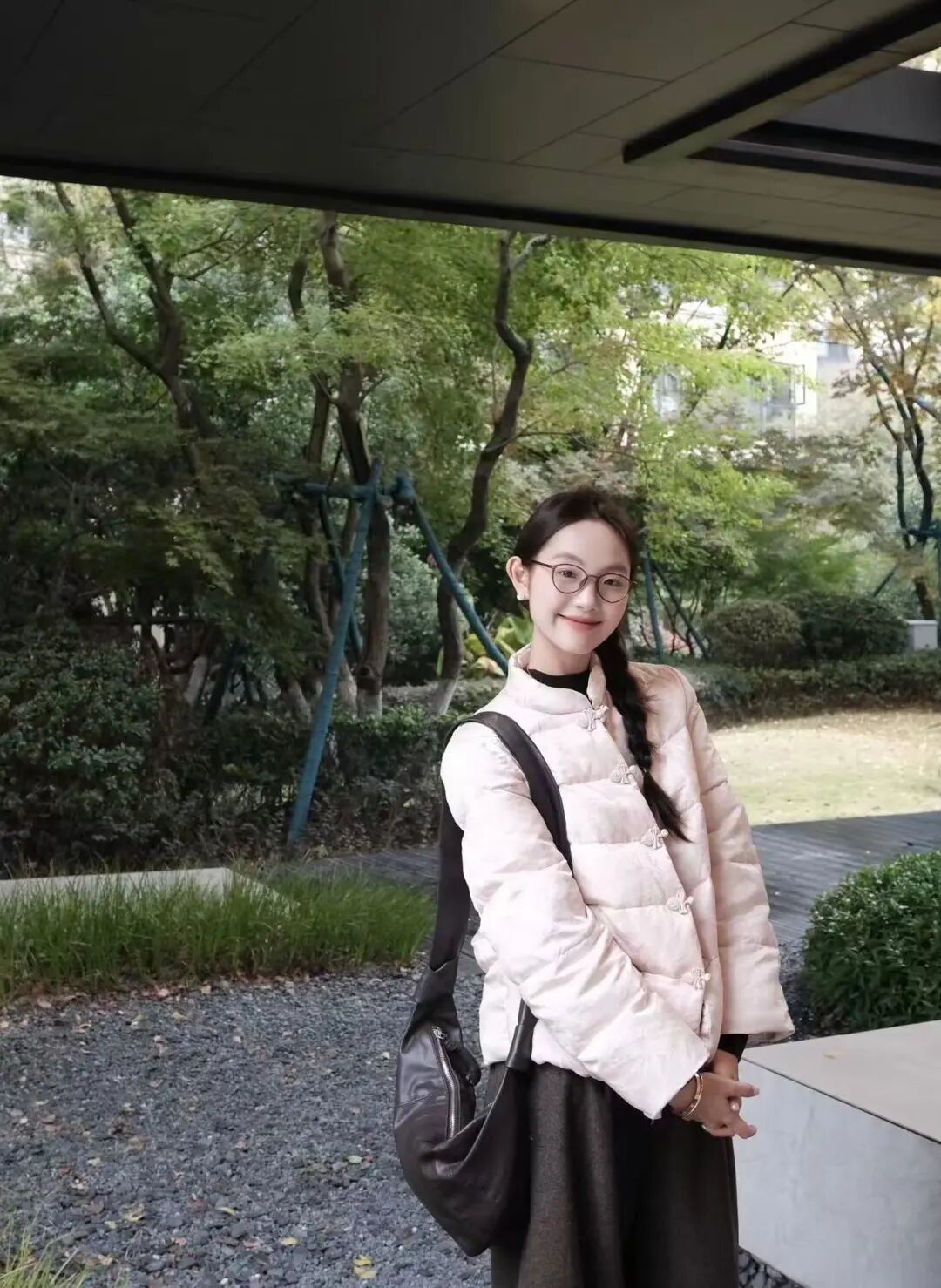 _朱珠太敢穿了吧!豹纹毛毛外套+红裤子复古辣妹范儿绝了_朱珠太敢穿了吧!豹纹毛毛外套+红裤子复古辣妹范儿绝了