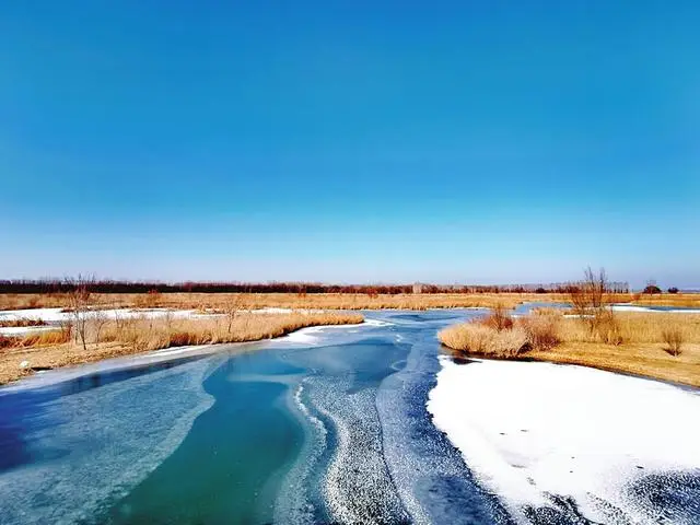 “太行天池”冬来韵更浓