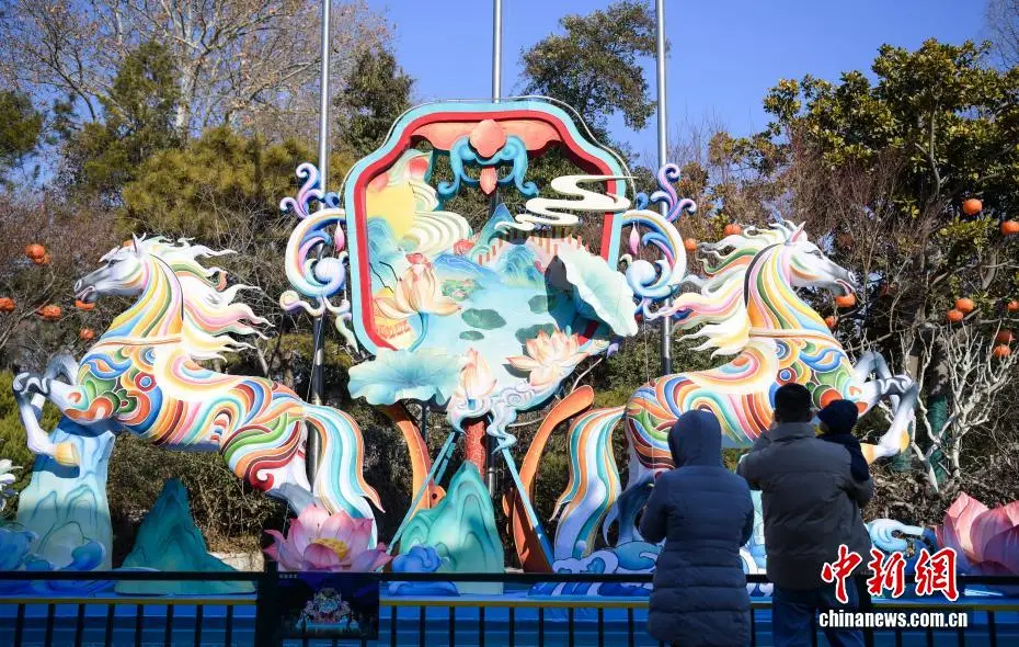 济南天下第一泉迎春花灯初绽