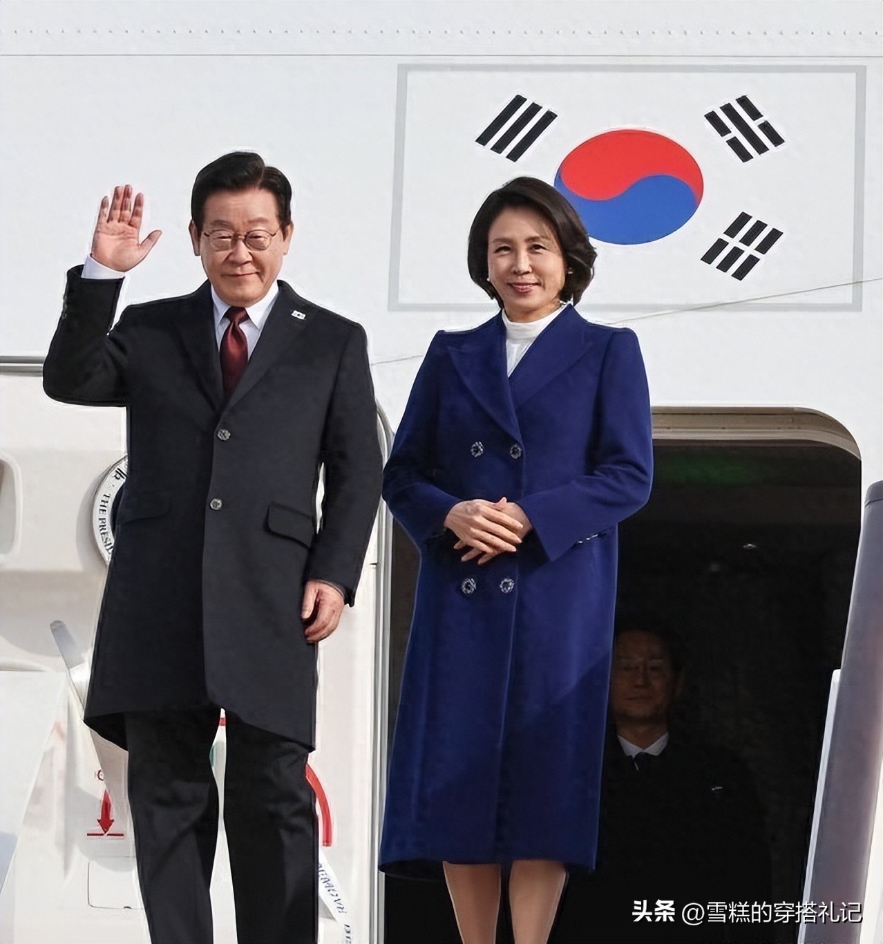 看完韩国第一夫人的打扮，我悟了：大衣要过膝、露脚踝，会更优雅_看完韩国第一夫人的打扮，我悟了：大衣要过膝、露脚踝，会更优雅_