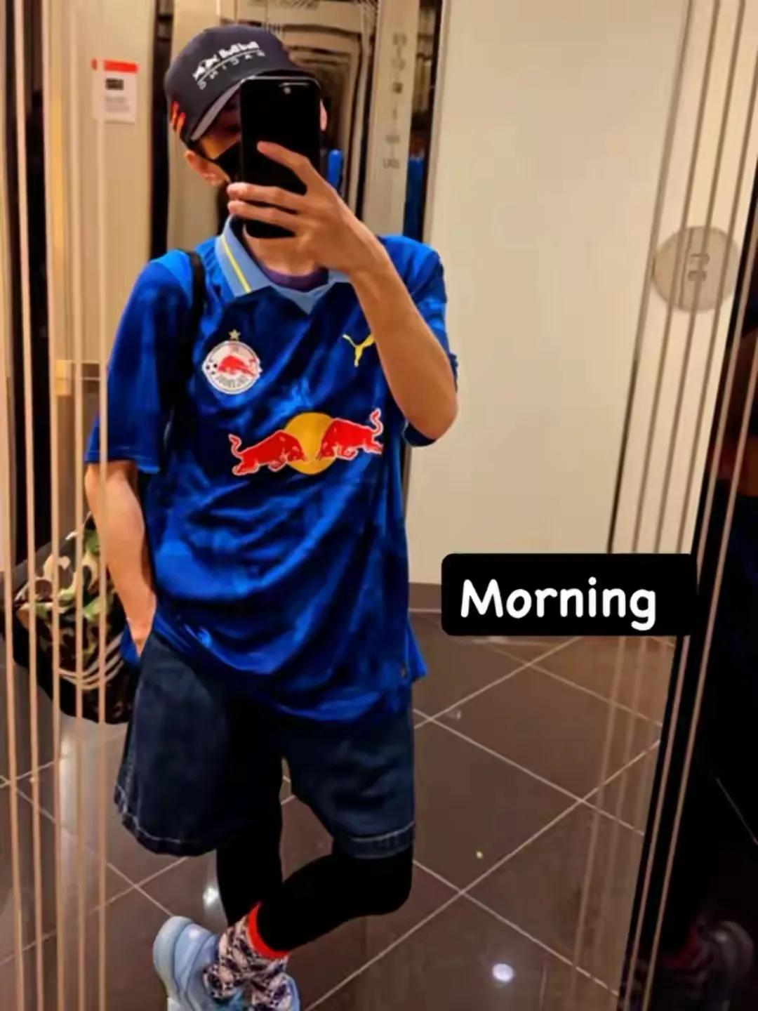 张柏芝和三个儿子飞澳洲,一家四口好有爱,15岁小Q比Lucas还要高__张柏芝和三个儿子飞澳洲,一家四口好有爱,15岁小Q比Lucas还要高