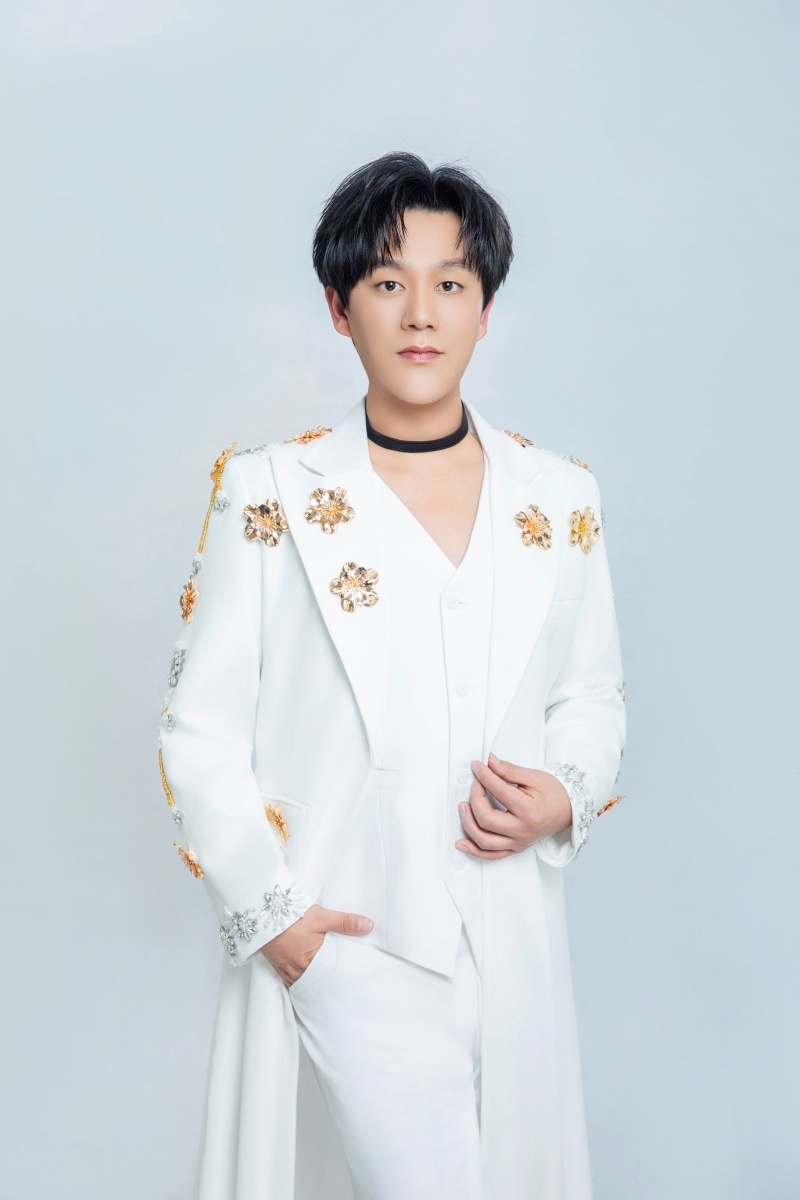 洛琦现身2026全球华人春晚彩排倾情预热除夕夜__洛琦现身2026全球华人春晚彩排倾情预热除夕夜