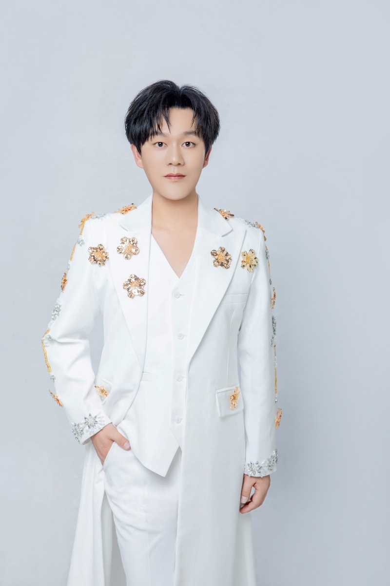 洛琦现身2026全球华人春晚彩排倾情预热除夕夜_洛琦现身2026全球华人春晚彩排倾情预热除夕夜_