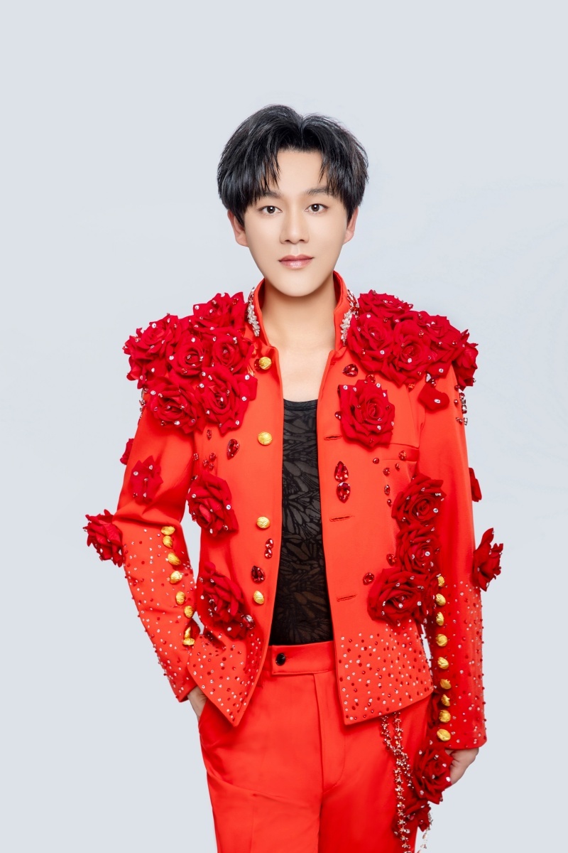 洛琦现身2026全球华人春晚彩排倾情预热除夕夜__洛琦现身2026全球华人春晚彩排倾情预热除夕夜