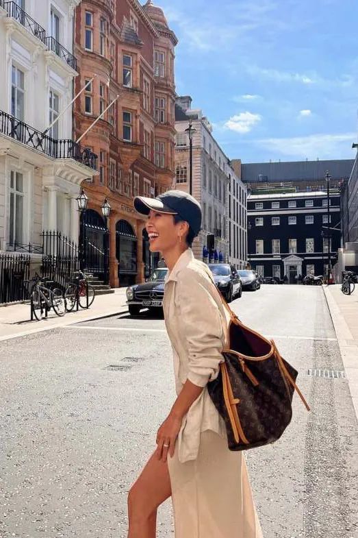 机场偶遇汤唯，背Burberry云淡风轻！为什么女精英都爱松弛感大包？__机场偶遇汤唯，背Burberry云淡风轻！为什么女精英都爱松弛感大包？