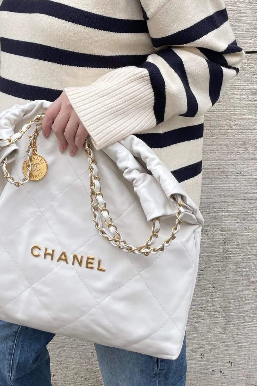 机场偶遇汤唯，背Burberry云淡风轻！为什么女精英都爱松弛感大包？__机场偶遇汤唯，背Burberry云淡风轻！为什么女精英都爱松弛感大包？