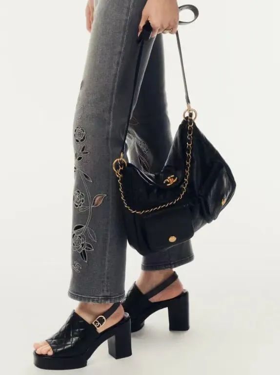 机场偶遇汤唯，背Burberry云淡风轻！为什么女精英都爱松弛感大包？_机场偶遇汤唯，背Burberry云淡风轻！为什么女精英都爱松弛感大包？_