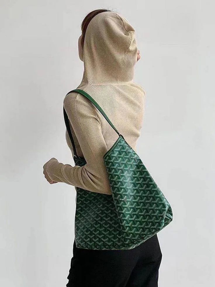 机场偶遇汤唯，背Burberry云淡风轻！为什么女精英都爱松弛感大包？_机场偶遇汤唯，背Burberry云淡风轻！为什么女精英都爱松弛感大包？_