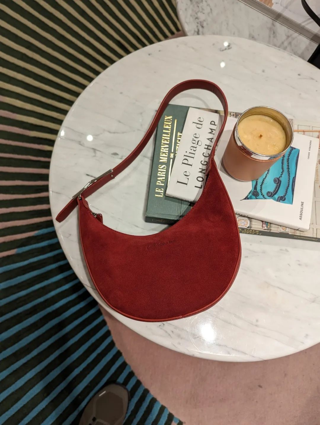 机场偶遇汤唯，背Burberry云淡风轻！为什么女精英都爱松弛感大包？_机场偶遇汤唯，背Burberry云淡风轻！为什么女精英都爱松弛感大包？_