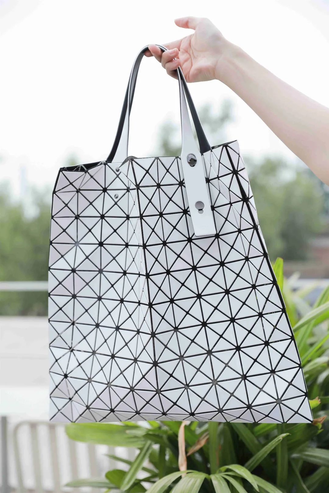 机场偶遇汤唯，背Burberry云淡风轻！为什么女精英都爱松弛感大包？__机场偶遇汤唯，背Burberry云淡风轻！为什么女精英都爱松弛感大包？