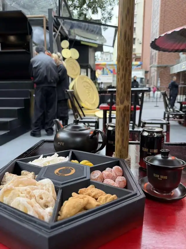 _当广东凉茶穿上潮流外衣：广州新春文旅再添打卡新地标_当广东凉茶穿上潮流外衣：广州新春文旅再添打卡新地标