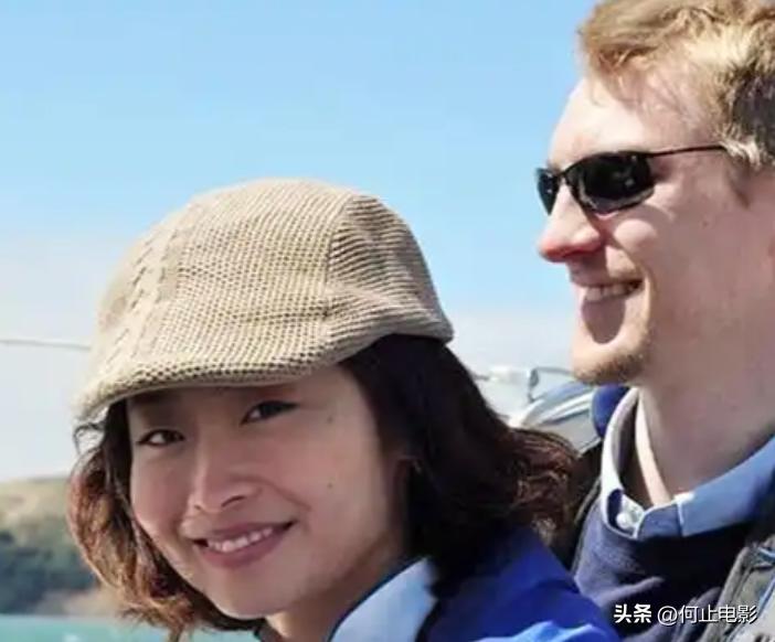 母亲是敬一丹，父亲是亿万富翁，本可躺赢的她却选择了另一条路__母亲是敬一丹，父亲是亿万富翁，本可躺赢的她却选择了另一条路