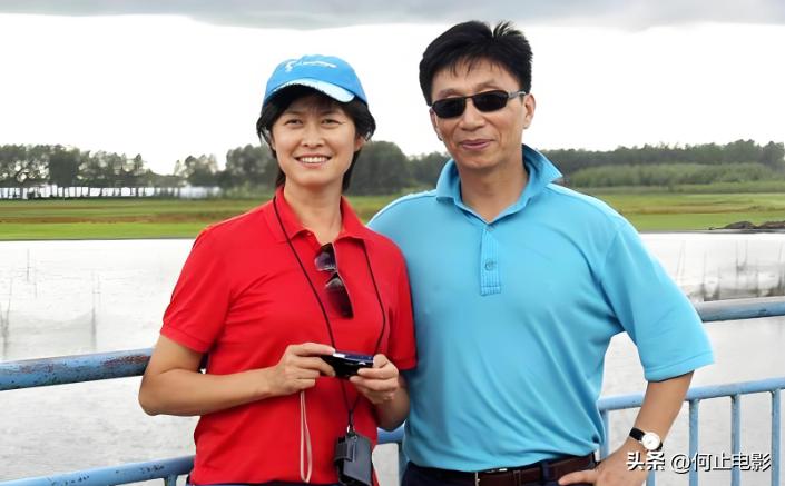 母亲是敬一丹，父亲是亿万富翁，本可躺赢的她却选择了另一条路_母亲是敬一丹，父亲是亿万富翁，本可躺赢的她却选择了另一条路_