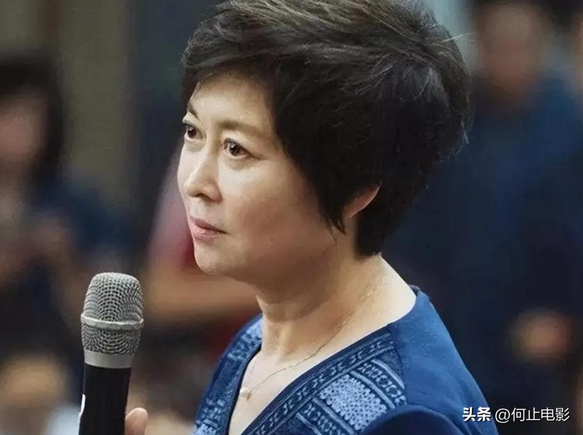 母亲是敬一丹，父亲是亿万富翁，本可躺赢的她却选择了另一条路_母亲是敬一丹，父亲是亿万富翁，本可躺赢的她却选择了另一条路_