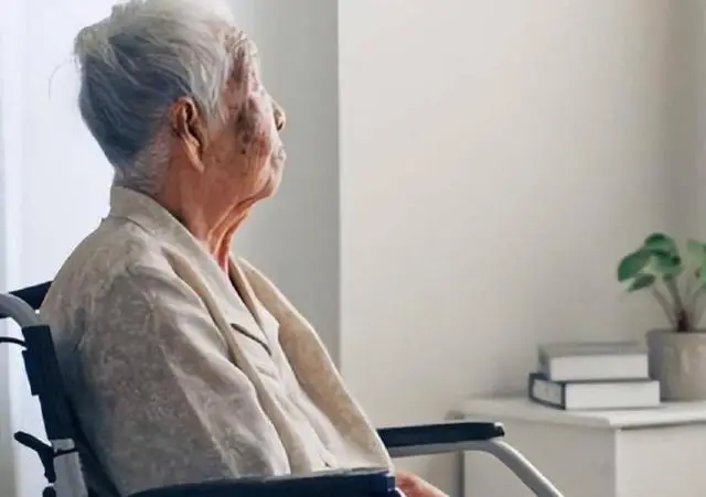 _退休大妈有话说_大妈痛骂退休双轨制