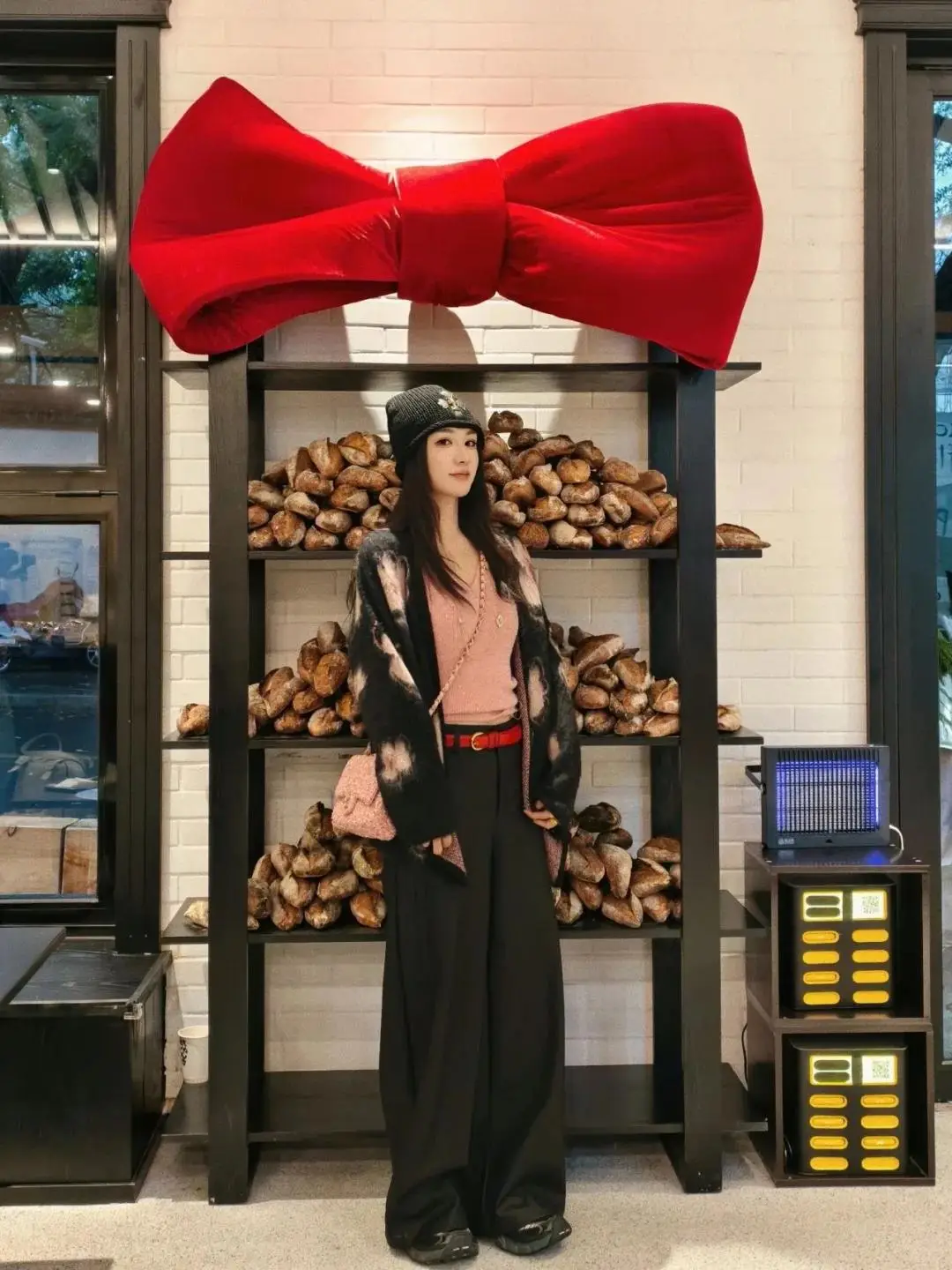 _薇娅冬季彩色穿搭,堪称色彩大师,行走的人间调色盘_薇娅冬季彩色穿搭,堪称色彩大师,行走的人间调色盘