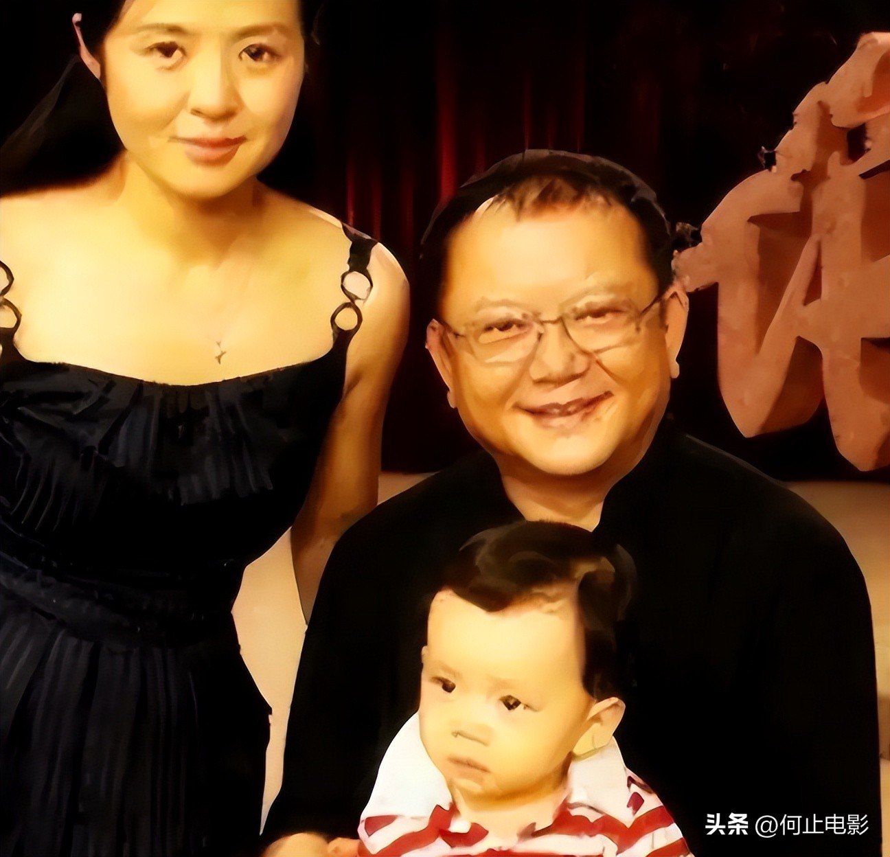 77 岁王刚的晚年:本以为有儿子能安度余生,如今却为养子操劳不停__77 岁王刚的晚年:本以为有儿子能安度余生,如今却为养子操劳不停