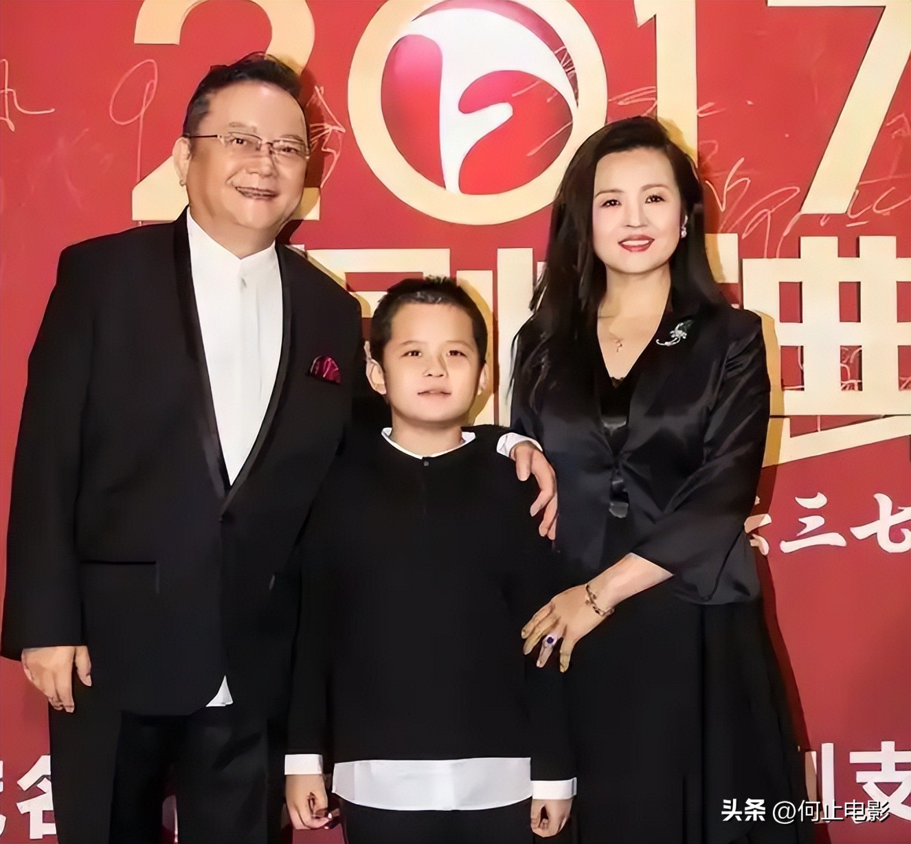 _77 岁王刚的晚年:本以为有儿子能安度余生,如今却为养子操劳不停_77 岁王刚的晚年:本以为有儿子能安度余生,如今却为养子操劳不停