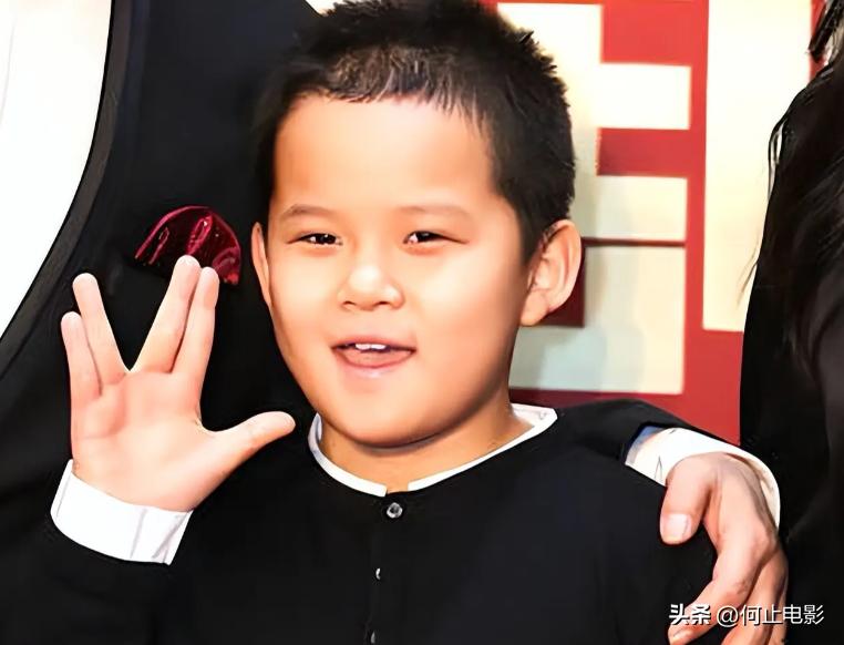 77 岁王刚的晚年:本以为有儿子能安度余生,如今却为养子操劳不停__77 岁王刚的晚年:本以为有儿子能安度余生,如今却为养子操劳不停