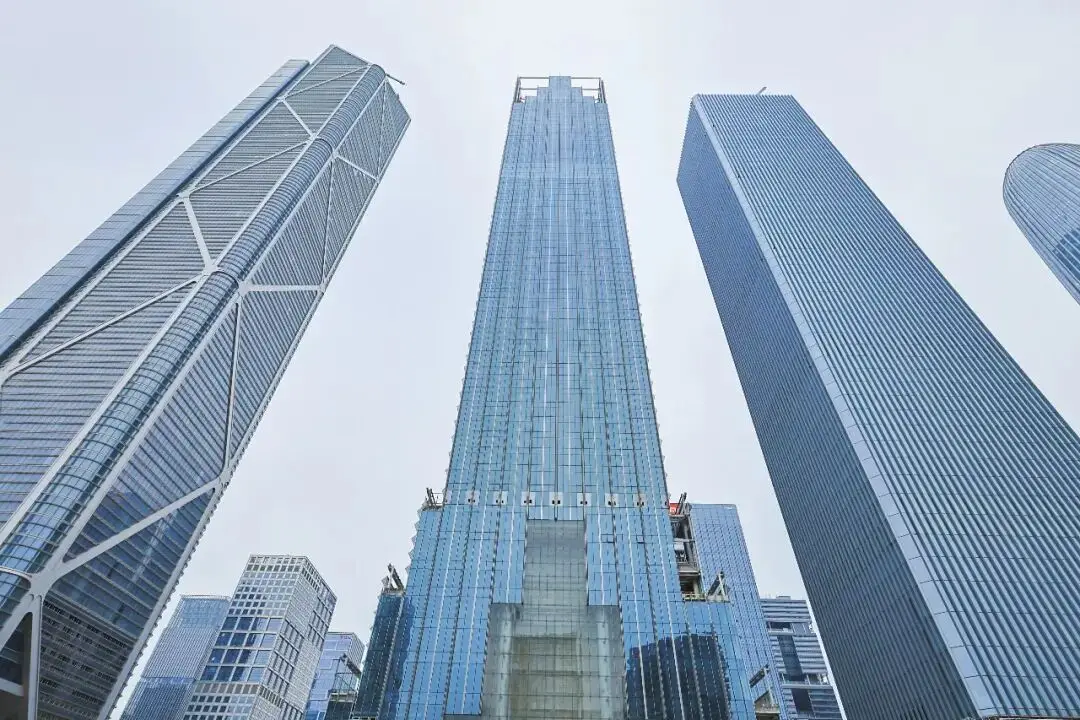 广州的摩天大楼森林里，长出了一座“书山”__广州的摩天大楼森林里，长出了一座“书山”