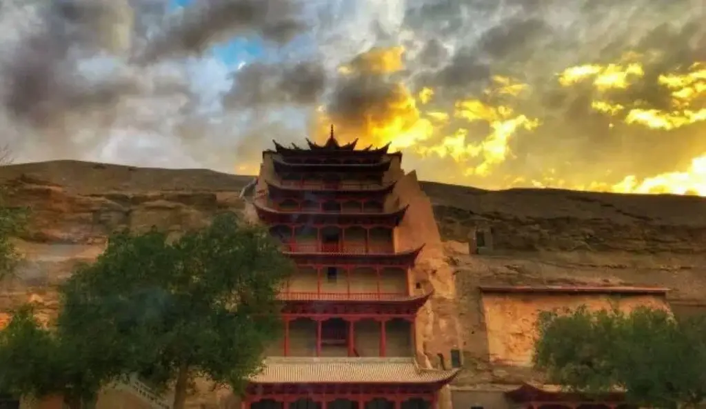 敦煌丝绸古道_甘肃丝绸之路旅游攻略_