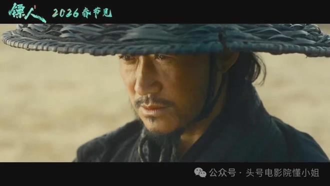 吴京演的反派电影__百度李连杰背对背拥抱