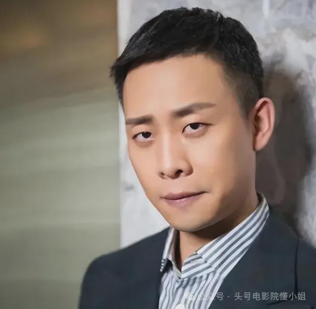 吴京演的反派电影__百度李连杰背对背拥抱