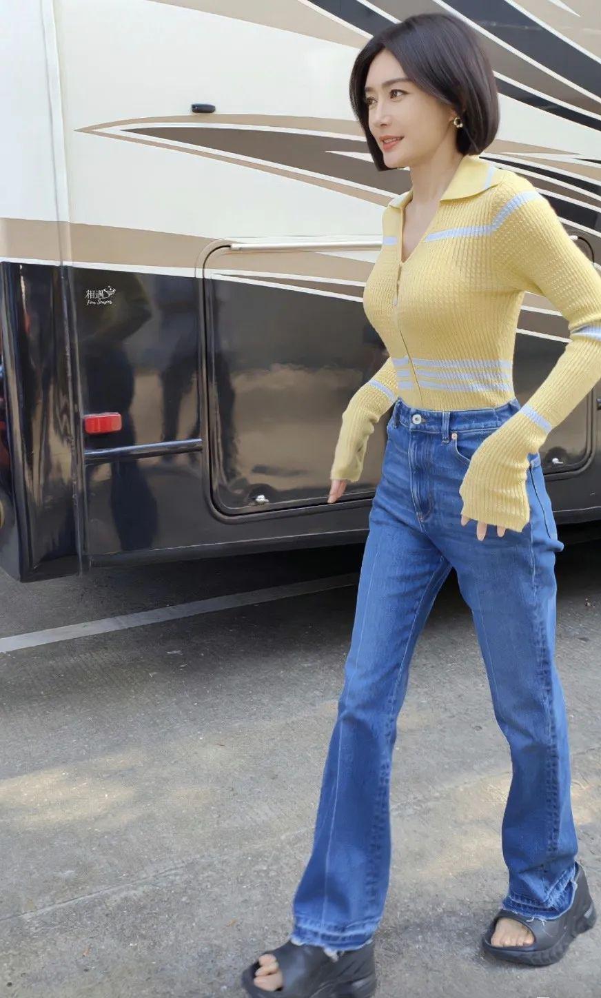 没分手？魏大勋乘坐秦岚座驾夜宿女友香闺，开密码锁驾轻就熟_没分手？魏大勋乘坐秦岚座驾夜宿女友香闺，开密码锁驾轻就熟_