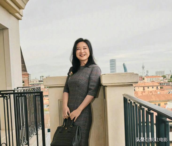 贾玲剧透春晚被制止__今年春晚和贾玲一起的女的