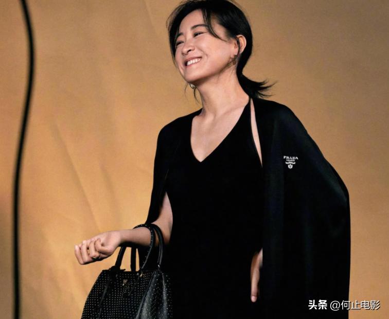 _今年春晚和贾玲一起的女的_贾玲剧透春晚被制止