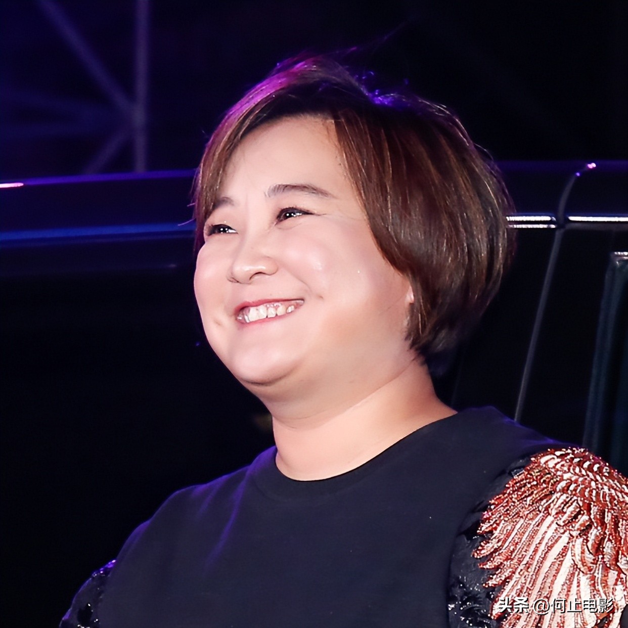 今年春晚和贾玲一起的女的__贾玲剧透春晚被制止