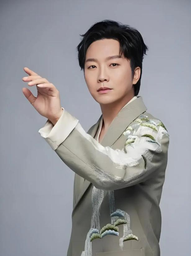 一把好牌打得稀烂！47岁“跳梁小丑”李玉刚，口碑彻底反转了？__一把好牌打得稀烂！47岁“跳梁小丑”李玉刚，口碑彻底反转了？