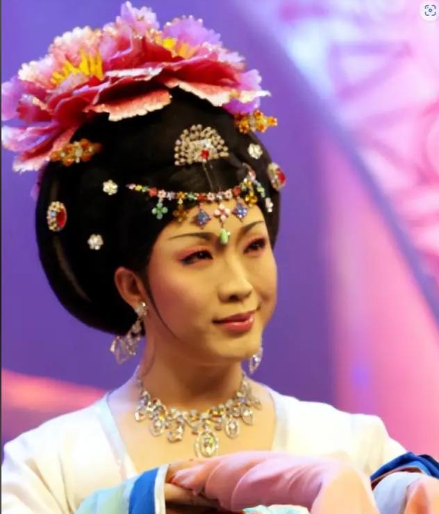 _一把好牌打得稀烂！47岁“跳梁小丑”李玉刚，口碑彻底反转了？_一把好牌打得稀烂！47岁“跳梁小丑”李玉刚，口碑彻底反转了？