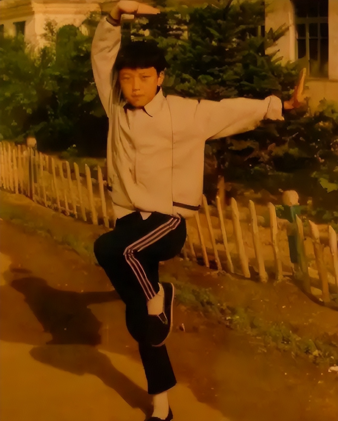 一把好牌打得稀烂！47岁“跳梁小丑”李玉刚，口碑彻底反转了？__一把好牌打得稀烂！47岁“跳梁小丑”李玉刚，口碑彻底反转了？