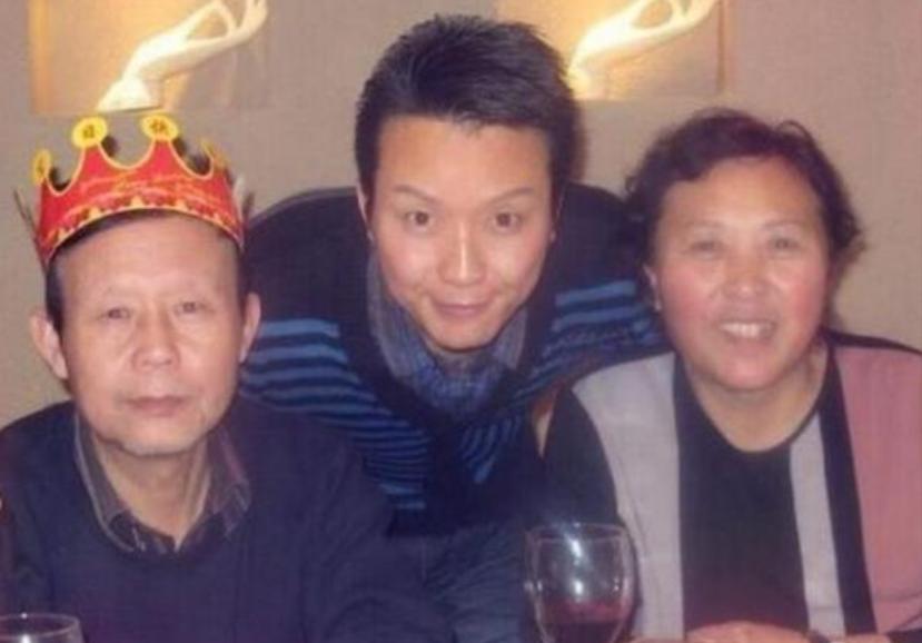 一把好牌打得稀烂！47岁“跳梁小丑”李玉刚，口碑彻底反转了？__一把好牌打得稀烂！47岁“跳梁小丑”李玉刚，口碑彻底反转了？