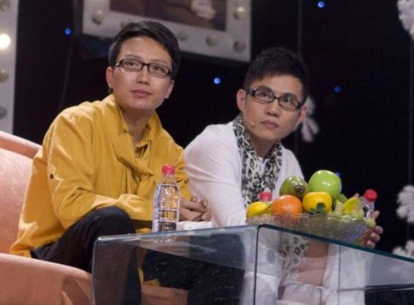 _一把好牌打得稀烂！47岁“跳梁小丑”李玉刚，口碑彻底反转了？_一把好牌打得稀烂！47岁“跳梁小丑”李玉刚，口碑彻底反转了？